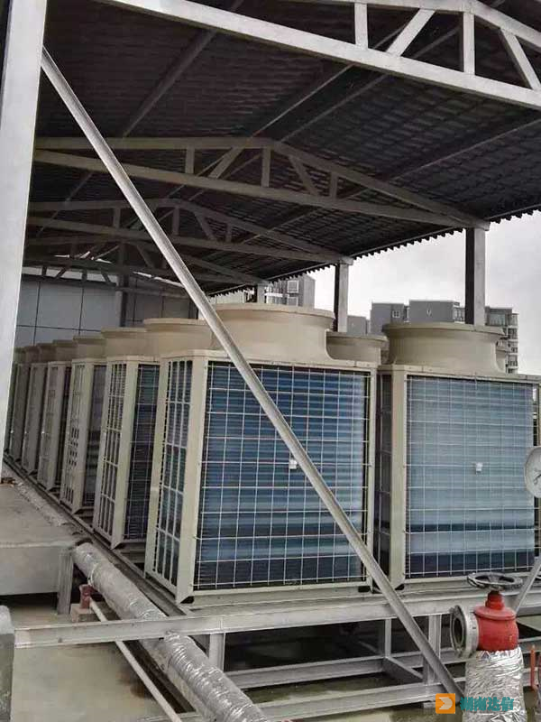 三菱电机商用中央空调室外机摆放区